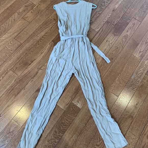 Sleeveless Pantsuit - Picture 3 of 3